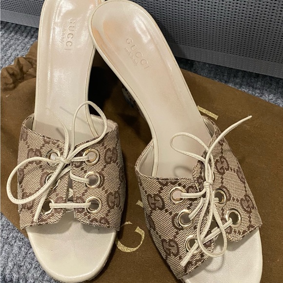 GUCCI Wedges, tan, SZ 7 1/2. - Picture 7 of 8